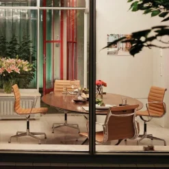 Outlet Aluminium Chair EA 104, draaibaar Eetkamerstoelen