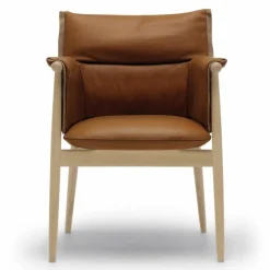 Clearance E005 Embrace Chair Eetkamerstoelen