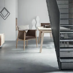 Clearance E005 Embrace Chair Eetkamerstoelen