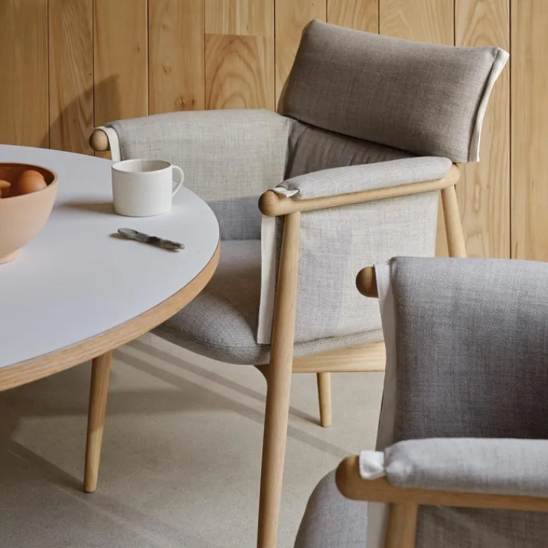 Clearance E005 Embrace Chair Eetkamerstoelen