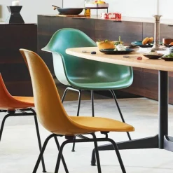 Eames Fiberglass Chair DAX Zwart Eetkamerstoelen