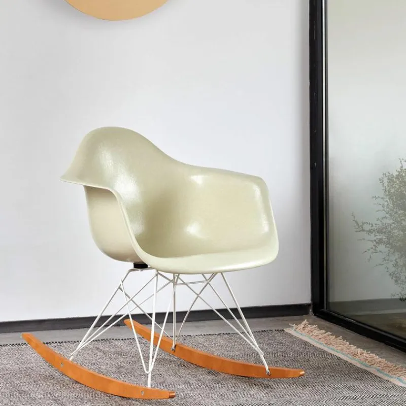 Eames Fiberglass Chair RAR Schommelstoel Schommelstoelen