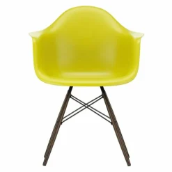 Eames Plastic Chair DAW Esdoorn Donker Eetkamerstoelen