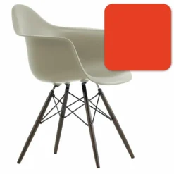 Eames Plastic Chair DAW Esdoorn Donker Eetkamerstoelen