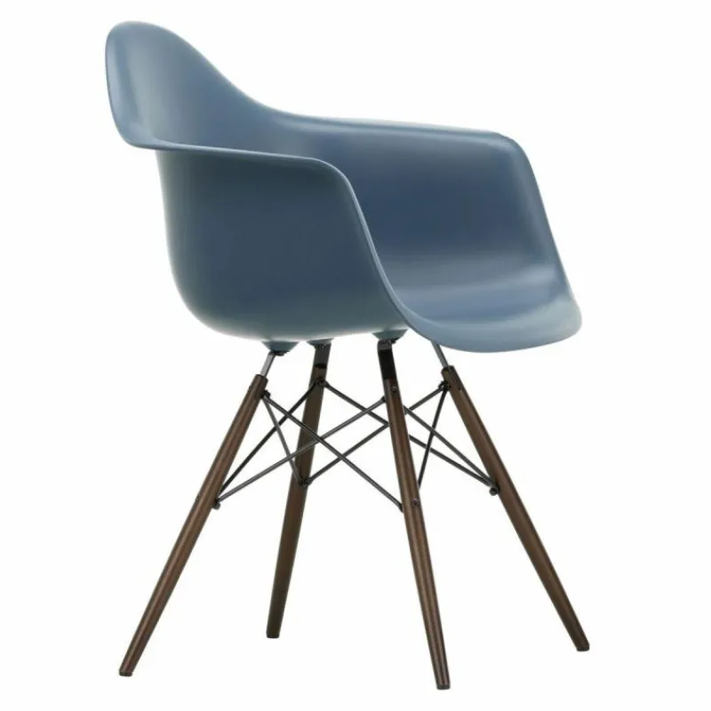 Eames Plastic Chair DAW Esdoorn Donker Eetkamerstoelen