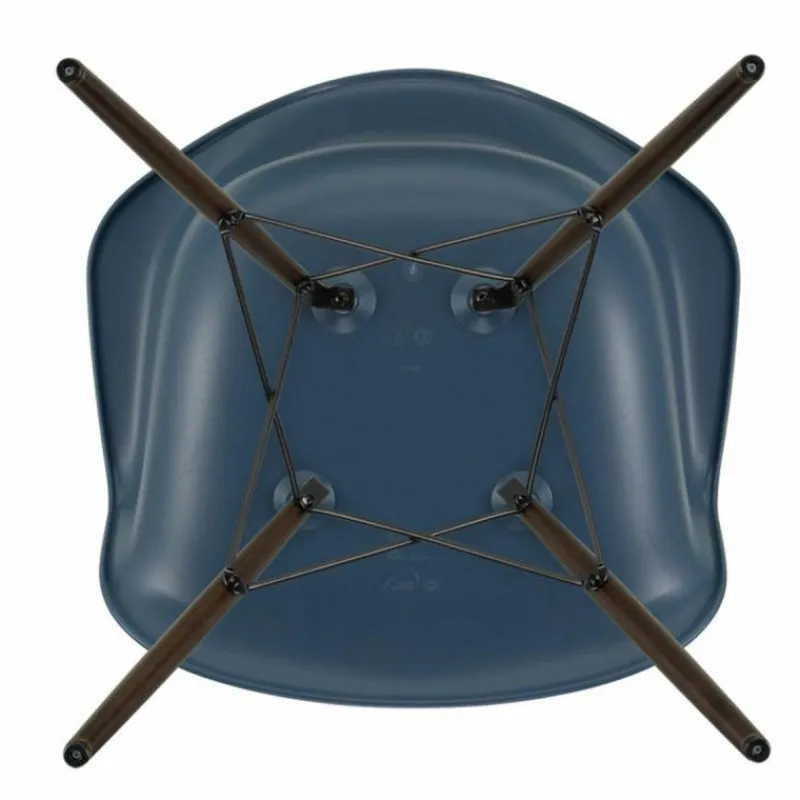 Eames Plastic Chair DAW Esdoorn Donker Eetkamerstoelen