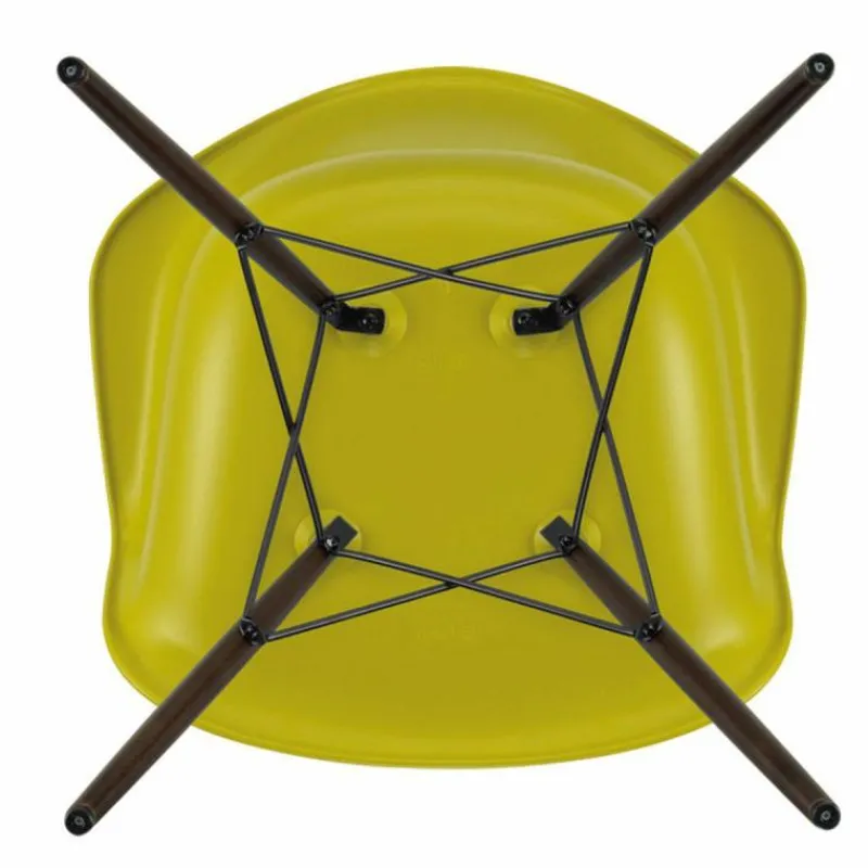 Eames Plastic Chair DAW Esdoorn Donker Eetkamerstoelen