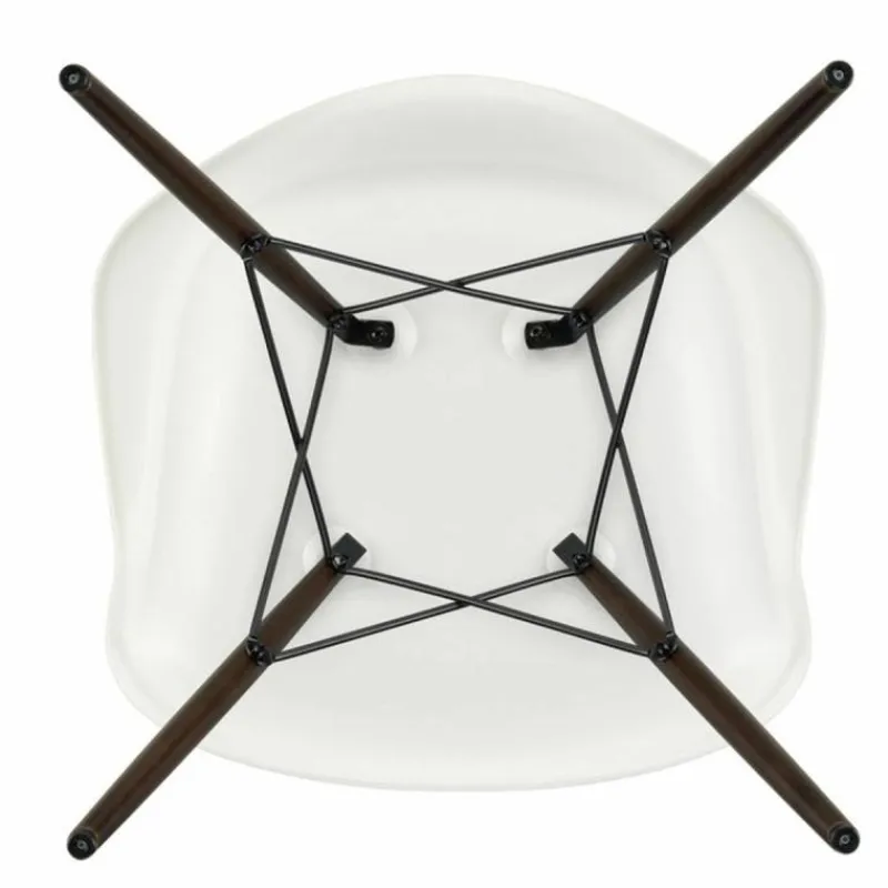 Eames Plastic Chair DAW Esdoorn Donker Eetkamerstoelen