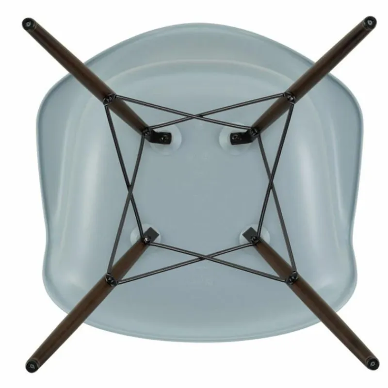 Eames Plastic Chair DAW Esdoorn Donker Eetkamerstoelen