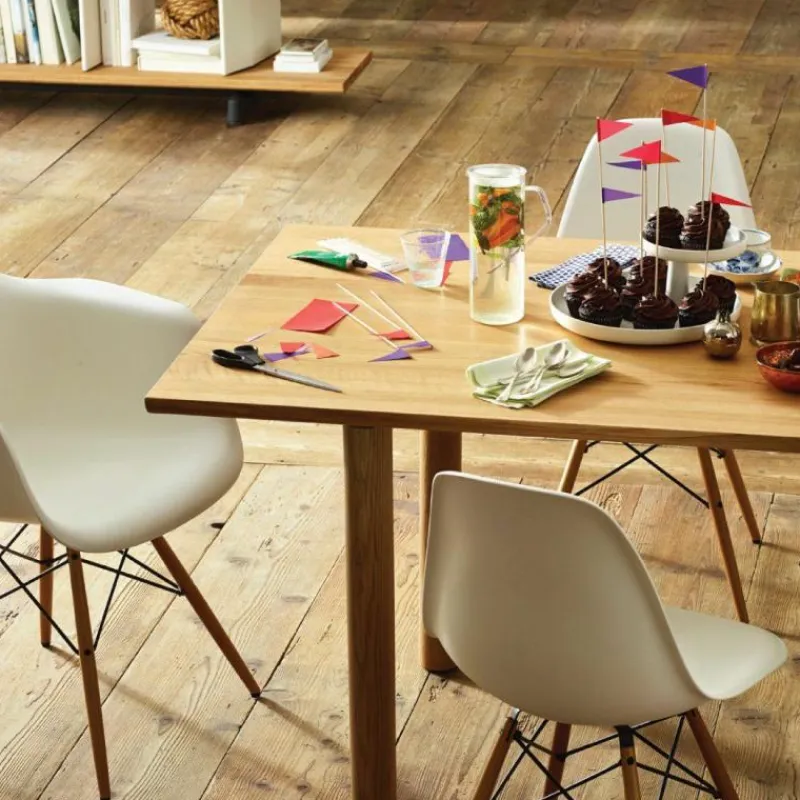 Eames Plastic Chair DAW Esdoorn Donker Eetkamerstoelen
