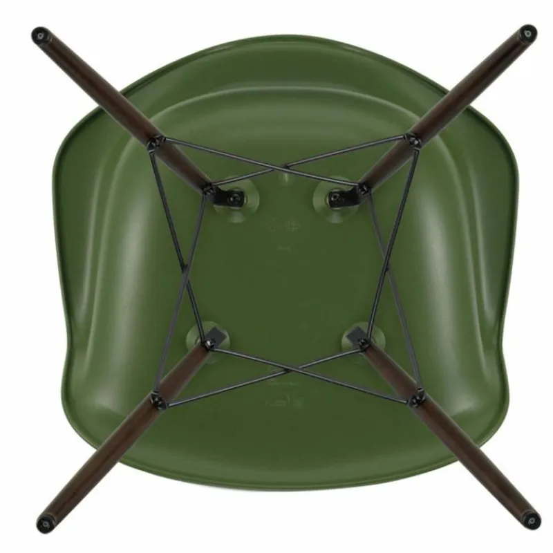 Eames Plastic Chair DAW Esdoorn Donker Eetkamerstoelen