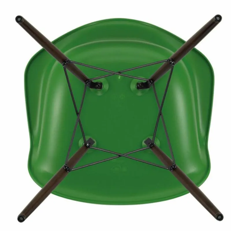 Eames Plastic Chair DAW Esdoorn Donker Eetkamerstoelen