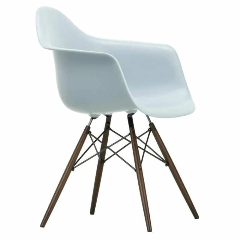 Eames Plastic Chair DAW Esdoorn Donker Eetkamerstoelen