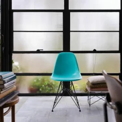 Outlet Limited Edition Eames Fiberglass Chair DSR Eetkamerstoelen