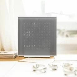 Online QLOCKTWO Earth 13,5 Pure Tafelklok Klokken