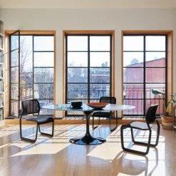 Discount Saarinen Tulip Eettafel Met Zwart Onderstel - Rond Eettafels