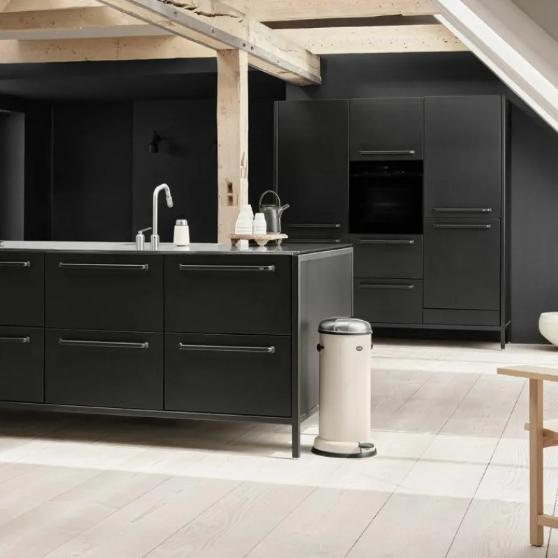 Outlet 16 Pedaalemmer 18 L Prullenbakken